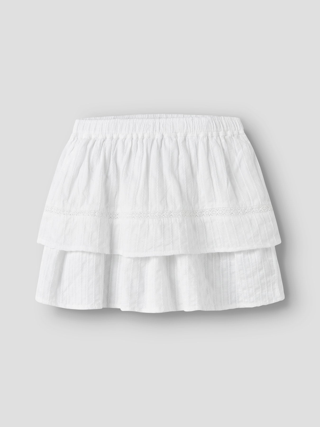 Vit kjol med spets och volanger till flicka. Söt sommar kjol i vitt perfekt till skolavslutning och midsommar för ungdom tjej.
NKFFATIDIASING SKIRT
13254751