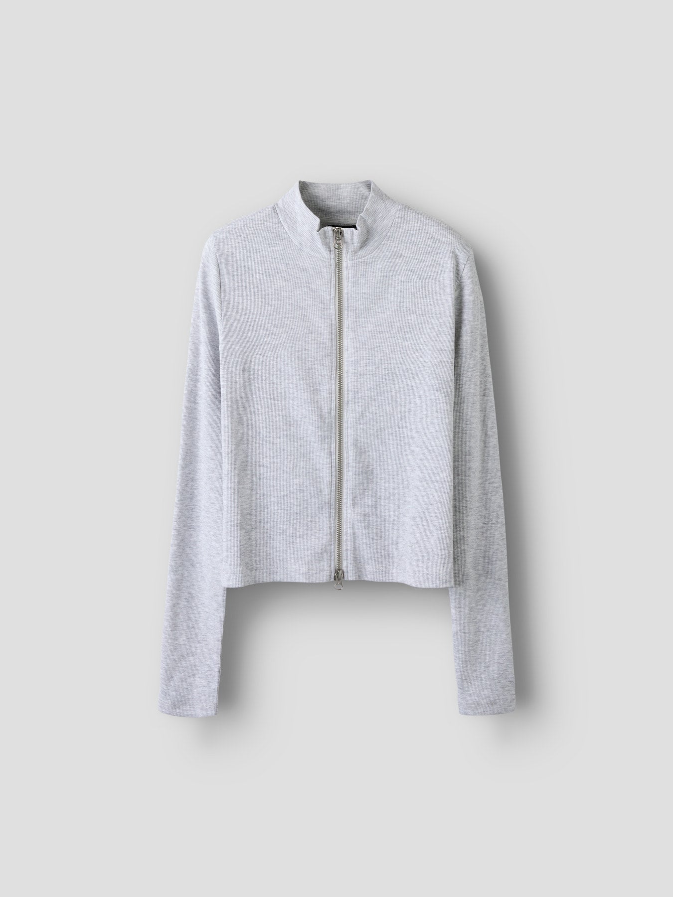 Ljus grå kort zip tröja, cardigan till ungdom tjej. Snygg kofta med dragkedja och hög krage till flicka från LMTD.
NLFHINAJA LS SHORT S ZIP CARDIGAN
13254775