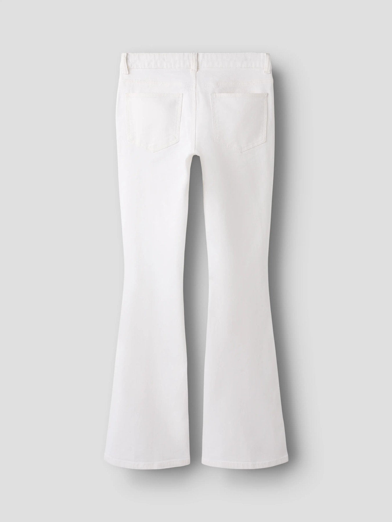 Vita utsvängda flared jeans till ungdom tjej. Vita jeans bootcut till flicka. low waist jeans vita till tjej.
NLFBICE TWI LW S FLARED PANT
13254777