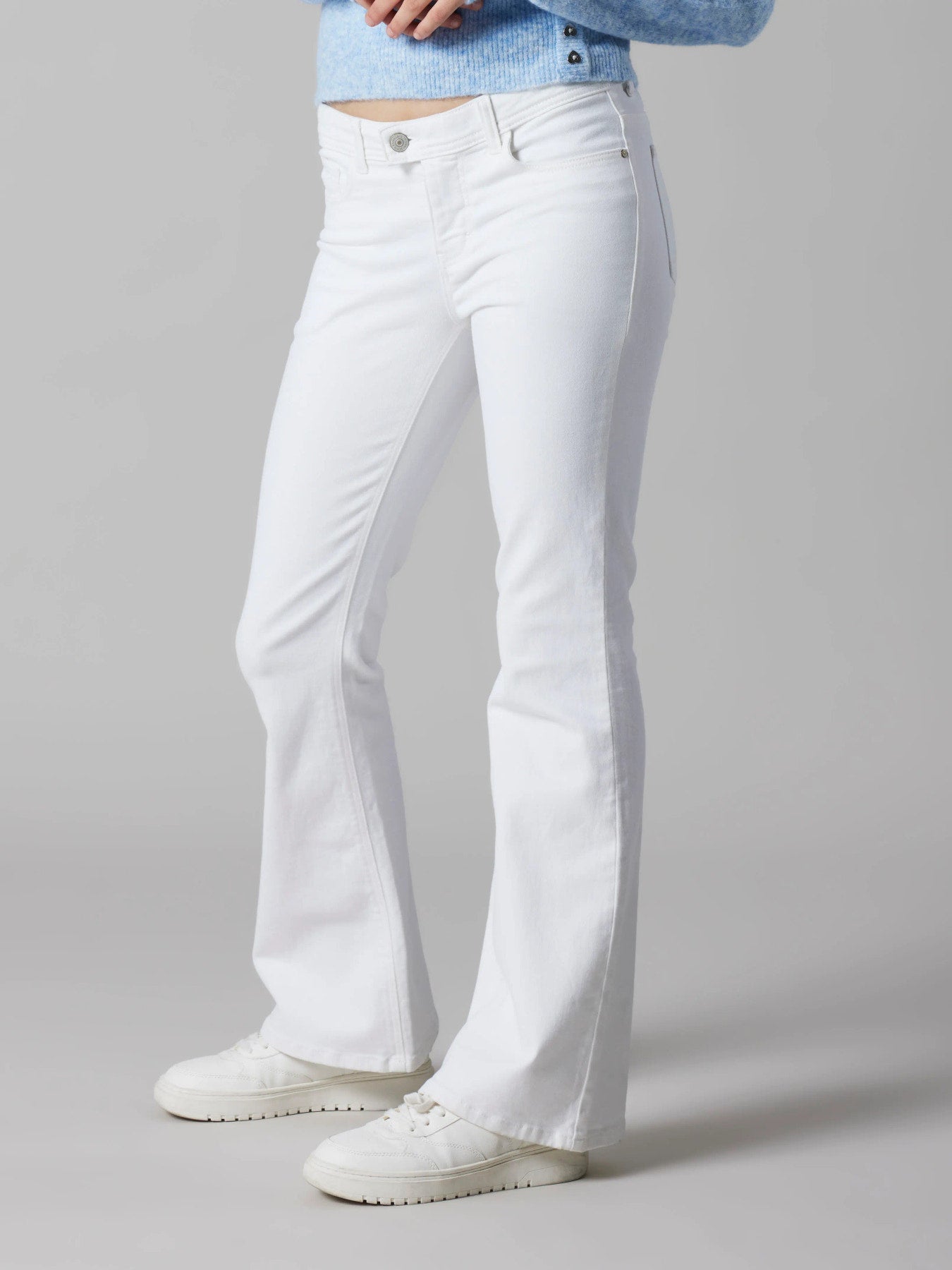 Vita utsvängda flared jeans till ungdom tjej. Vita jeans bootcut till flicka. low waist jeans vita till tjej.
NLFBICE TWI LW S FLARED PANT
13254777