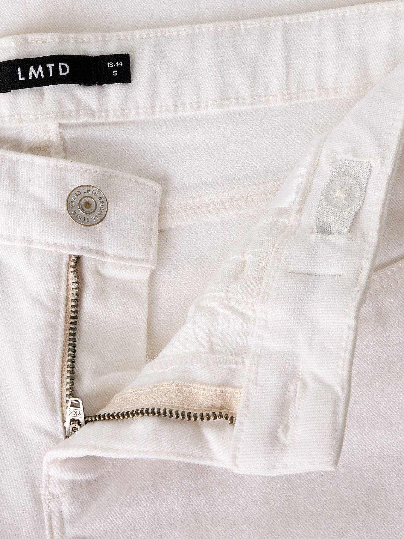 Vita utsvängda flared jeans till ungdom tjej. Vita jeans bootcut till flicka. low waist jeans vita till tjej.
NLFBICE TWI LW S FLARED PANT
13254777