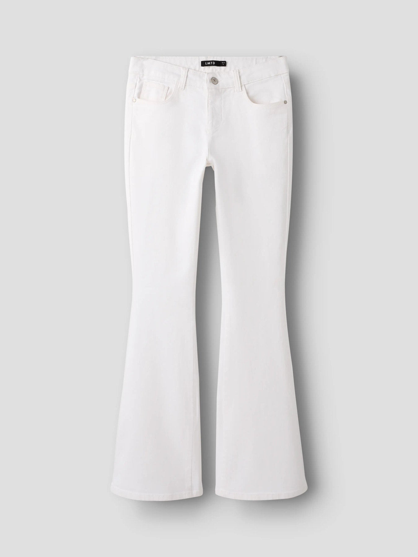 Vita utsvängda flared jeans till ungdom tjej. Vita jeans bootcut till flicka. low waist jeans vita till tjej.
NLFBICE TWI LW S FLARED PANT
13254777