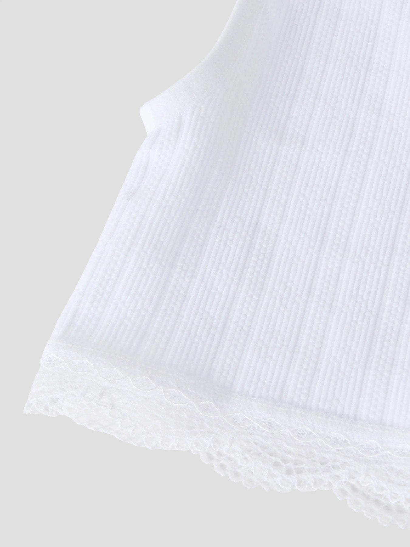 Vit bh topp, kort linne som en bralette till flicka. Tjej topp till ungdom från LMT.
NLFHANNI BRALETTE
13254792