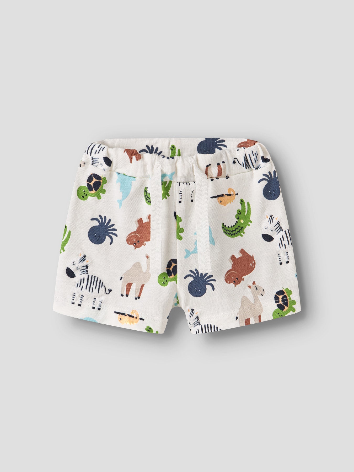 Kul färgglad baby shorts till bebis pojke. Ekologiska baby kläder från Name it, djur mönstrade bebis shorts till pojke med krokodil, zebra mfl.
NBMFARI SHORTS
13254832