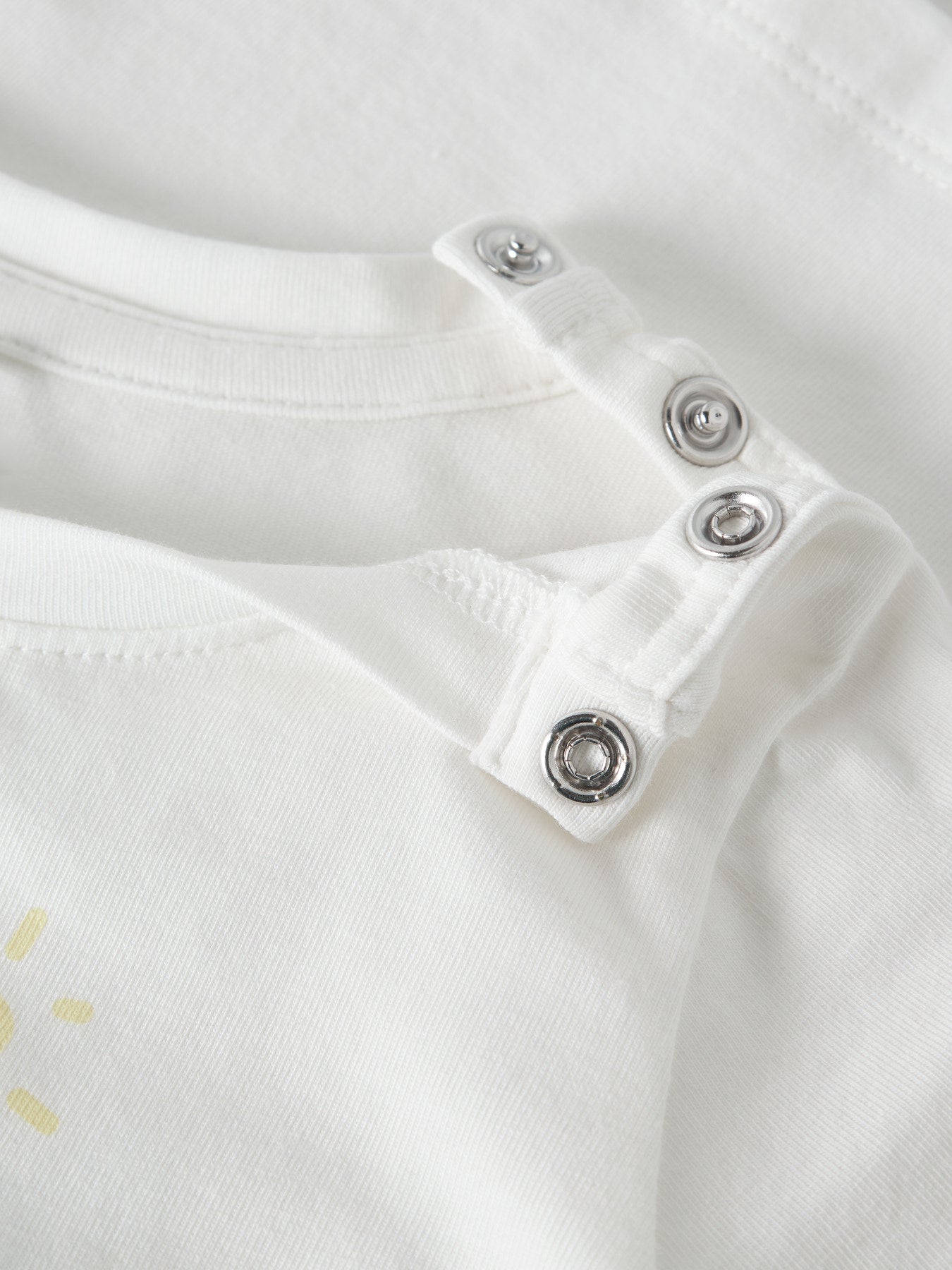 Kul vit baby t-shirt till pojke med krokodil och folkabuss. Bebis kläder i ekologisk bomull till pojke.
NBMFARTIL SS TOP BOX
13254833