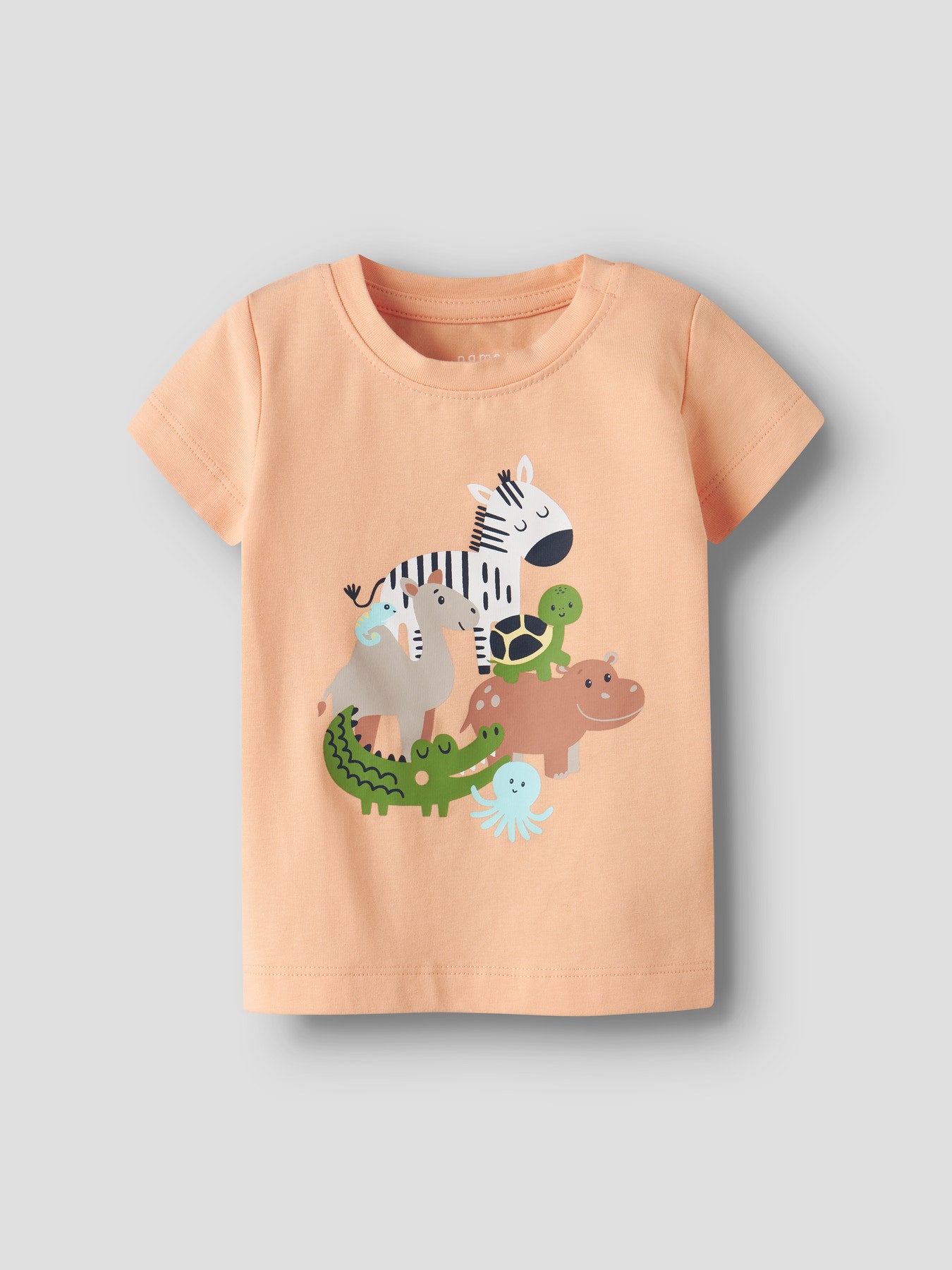 Kul orange baby t-shirt till pojke med krokodil och zebra. Bebis kläder i ekologisk bomull till pojke.
NBMFARTIL SS TOP BOX
13254833