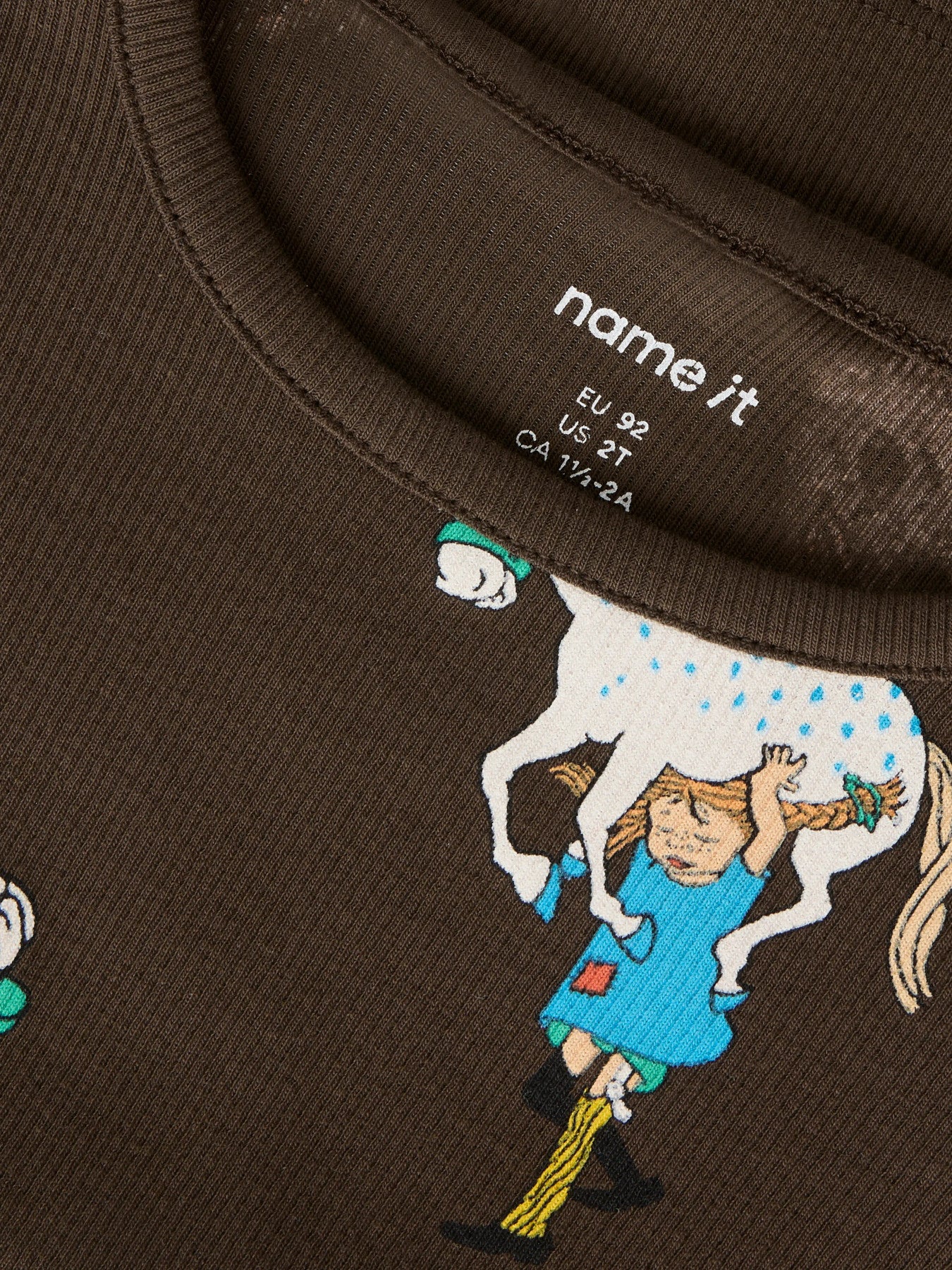 Brun Pippi tröja till flicka och pojke. Rolig lekfull långärmad t-shirt med Pippi Långstrump och Lilla Gubben. Söt tröja från Name it.
NMFSOCA PIPPI LS TOP SKY
13254863
