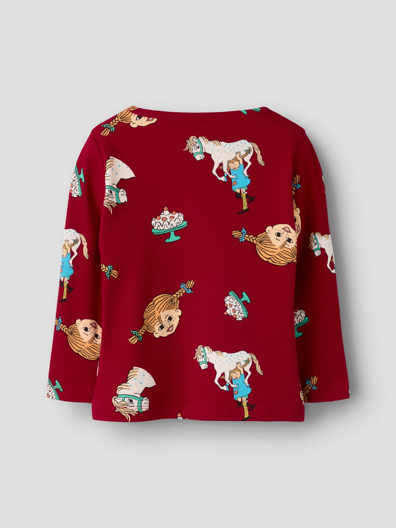 Röd Pippi tröja till flicka och pojke. Rolig lekfull långärmad t-shirt med Pippi Långstrump och Lilla Gubben. Söt tröja från Name it.
NMFSOCA PIPPI LS TOP SKY
13254863