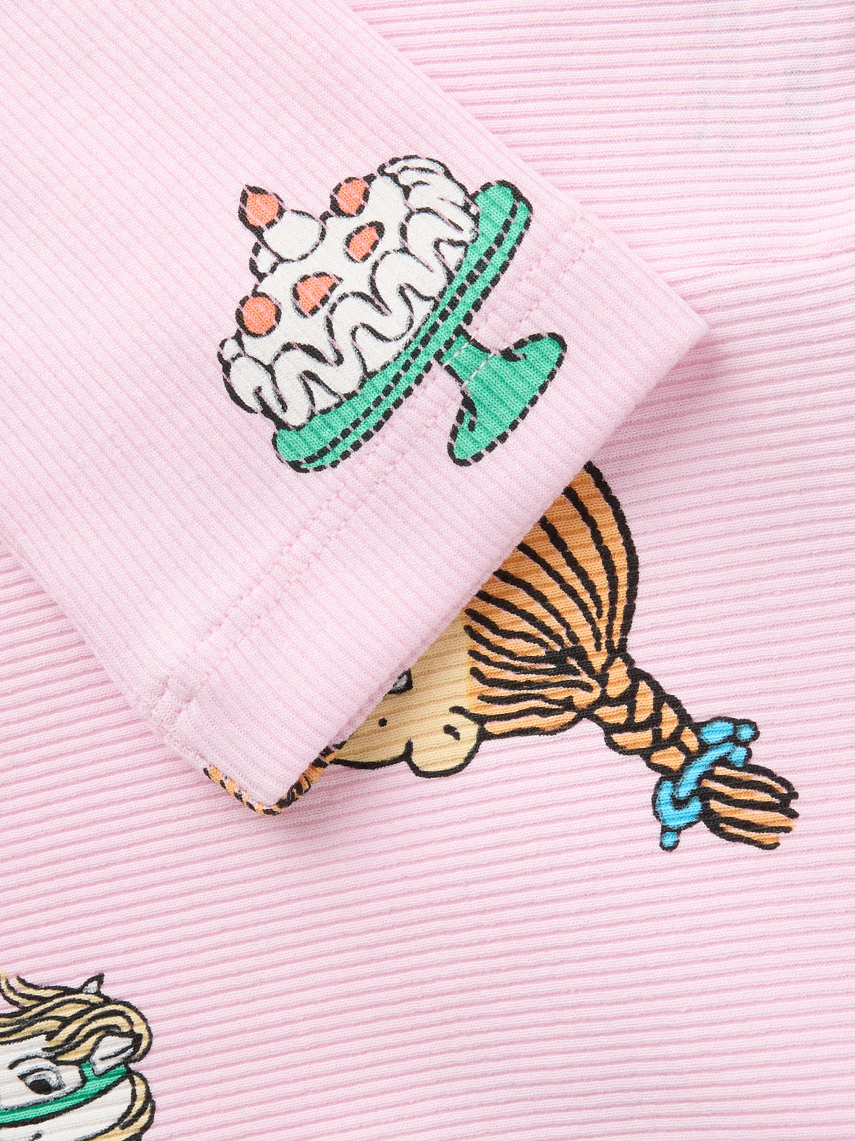 Ribbade ljusrosa leggings till flicka med Pippi Långstrump-mönster i färgen Pirouette.