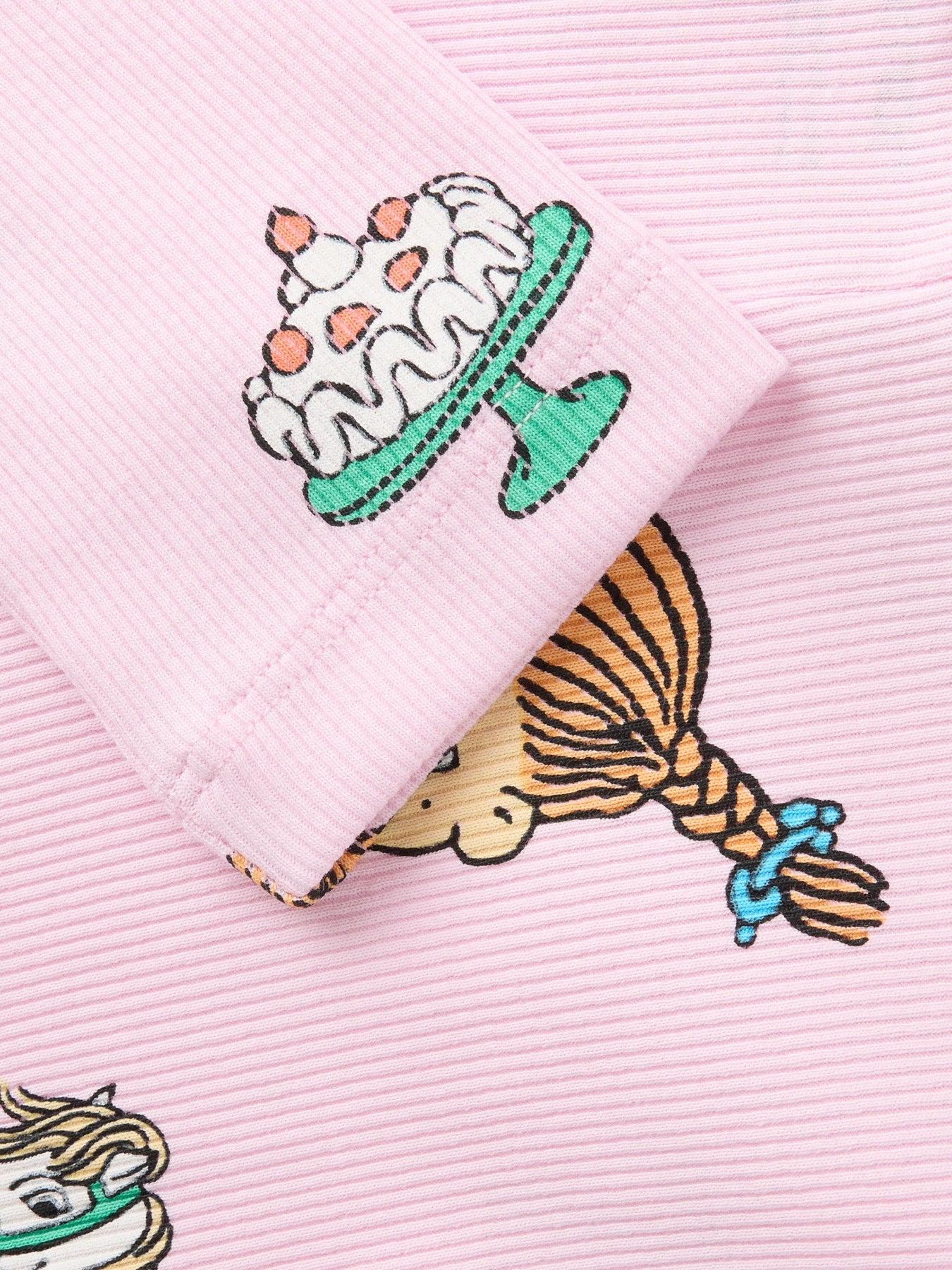 Ribbade ljusrosa leggings till flicka med Pippi Långstrump-mönster i färgen Pirouette.