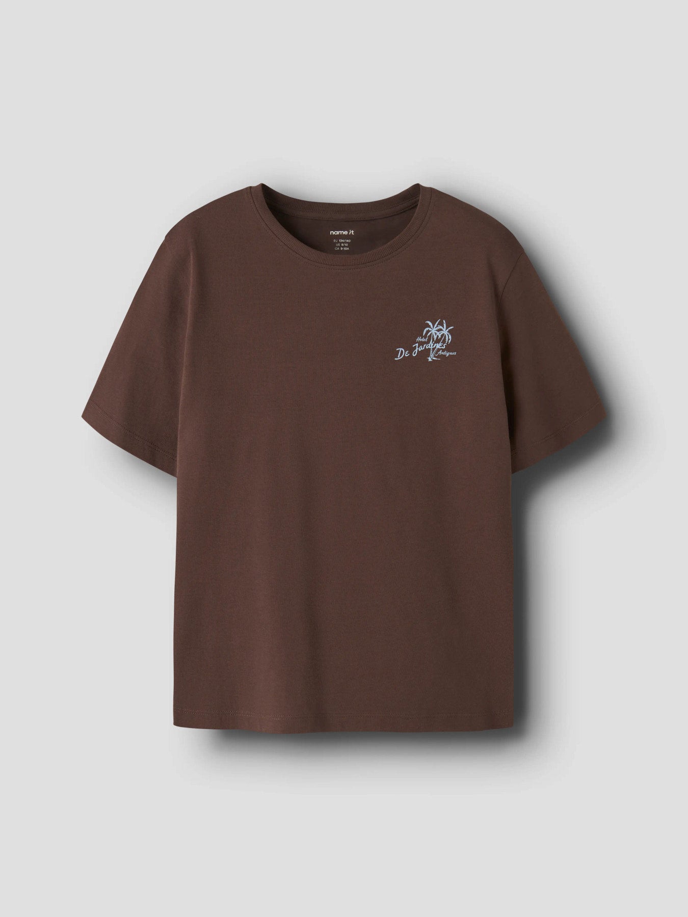 Brun kortärmad t-shirt till pojke med backprint. Snygg sommar tröja i ekologisk bomull från Name it.
NKMHASLO SS NREG TOP BOX
13255305