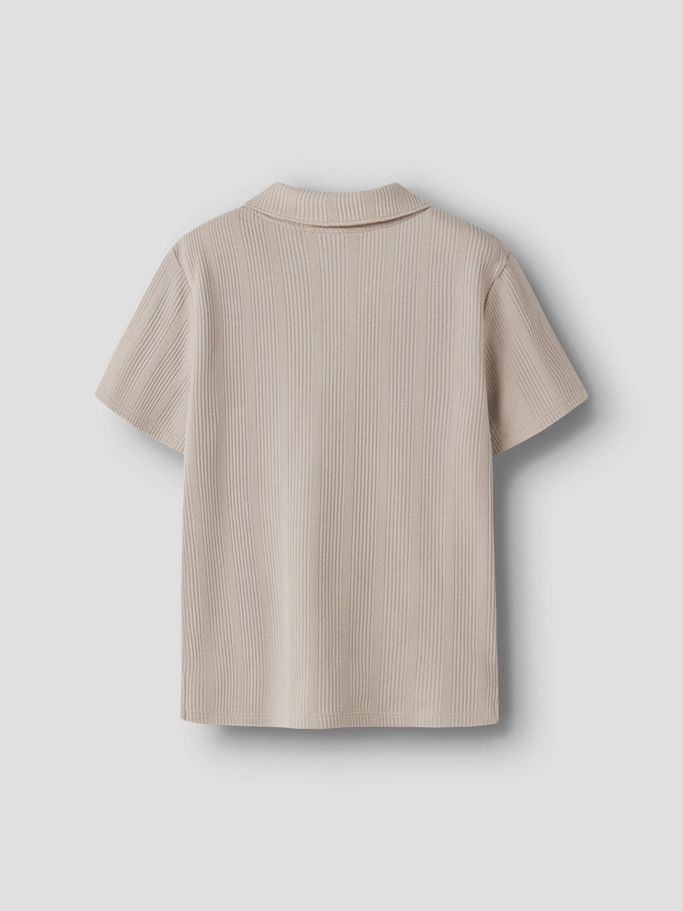 Beige piké tröja till pojke. Kortärmad tenniströja till ungdom kille som vill ha en klassisk pike tröja från Name it.
NKMHAKSI SS NREG POLO
13255346
