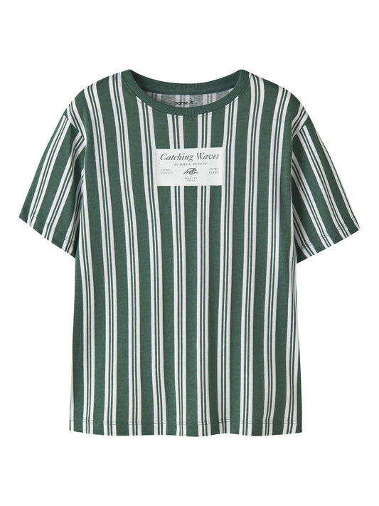 Grön och vit randig kortärmad t-shirt till pojke. Surfing t-shirt, tröja ekologiska barnkläder till pojke från Name it.
NKMHALPE SS NREG TOP BOX
13255357