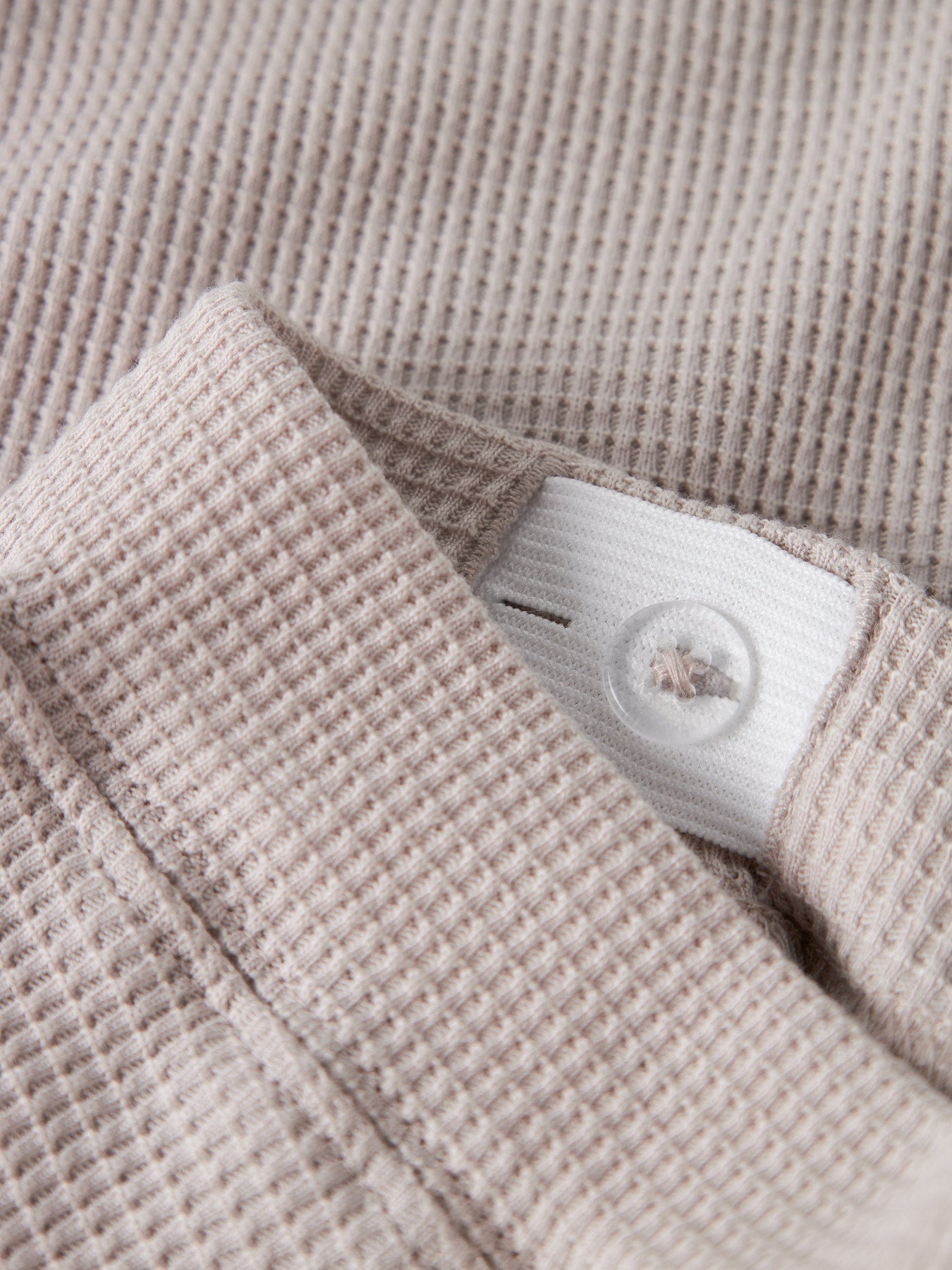 Beige mjuk shorts till pojke. Barn shorts till pojke. Ekologiska barnkläder från Name it.
NMMHARVE NREG SHORTS
13255387