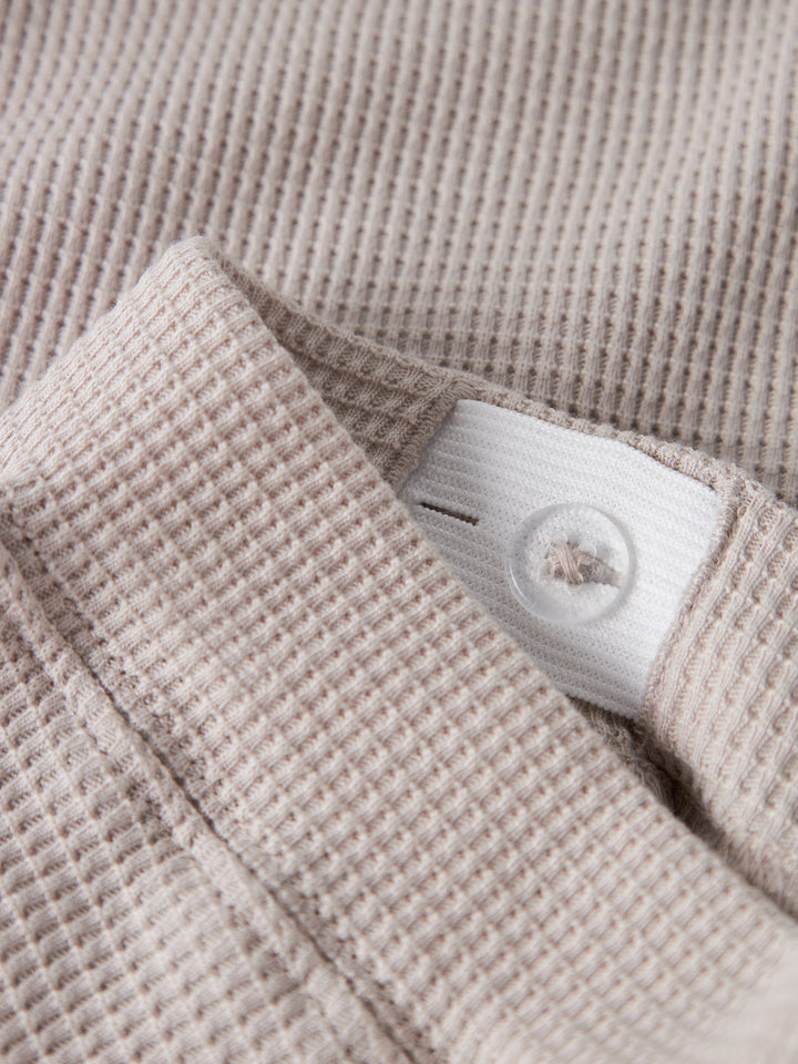 Beige mjuk shorts till pojke. Barn shorts till pojke. Ekologiska barnkläder från Name it.
NMMHARVE NREG SHORTS
13255387