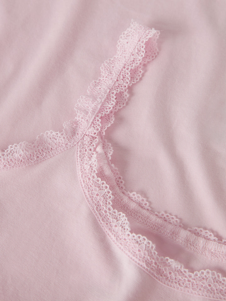 Ljus rosa ribbat linne med smala spets axelband till flicka. Ekologiska barnkläder till flicka från Name it.
NKFHARISA SLIM STRAP TOP
13255450