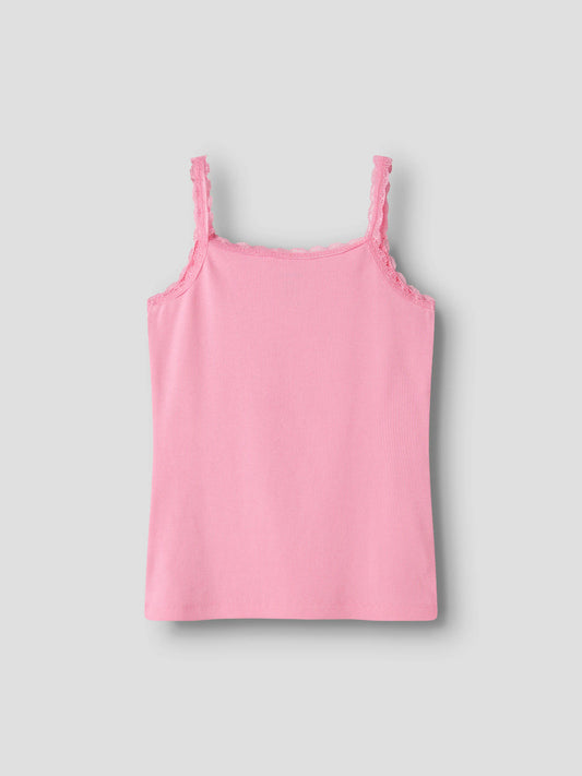 Rosa ribbat linne med smala spets axelband till flicka. Ekologiska barnkläder till flicka från Name it.
NKFHARISA SLIM STRAP TOP
13255450