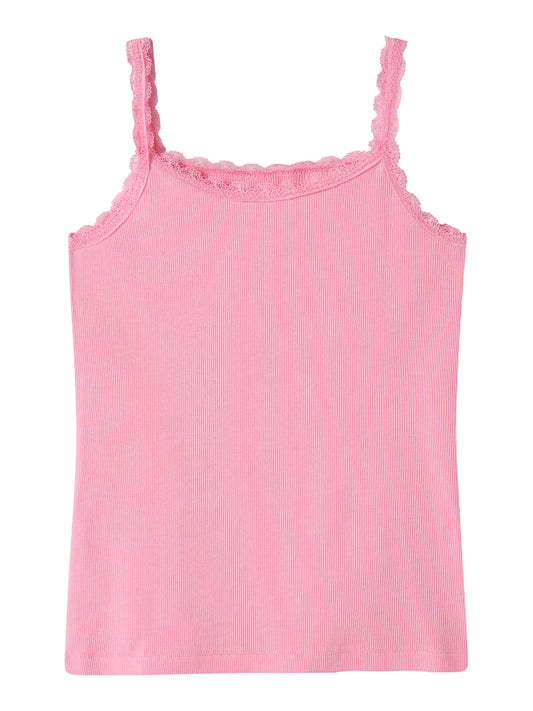 Rosa ribbat linne med smala spets axelband till flicka. Ekologiska barnkläder till flicka från Name it.
NKFHARISA SLIM STRAP TOP
13255450