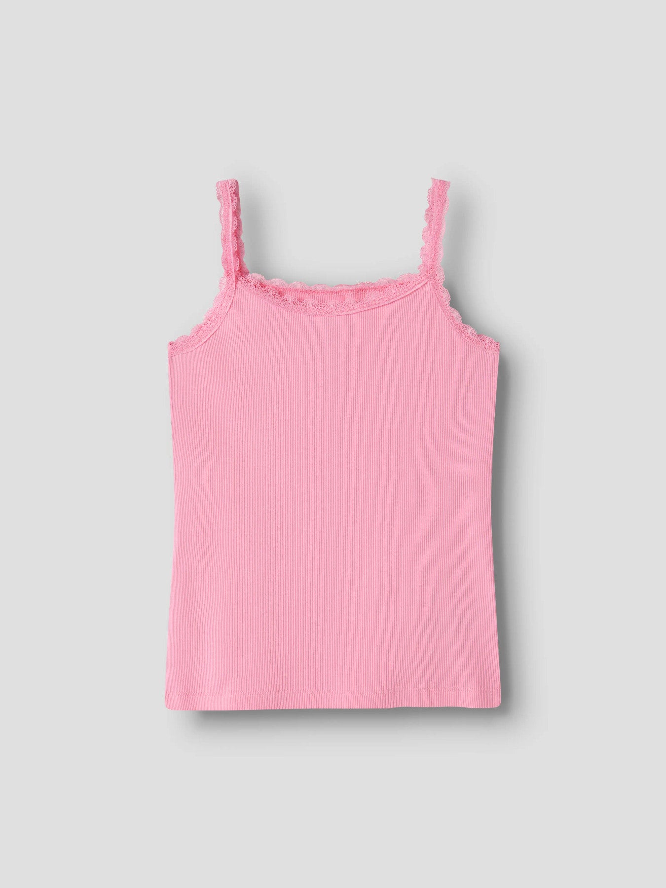Rosa ribbat linne med smala spets axelband till flicka. Ekologiska barnkläder till flicka från Name it.
NKFHARISA SLIM STRAP TOP
13255450