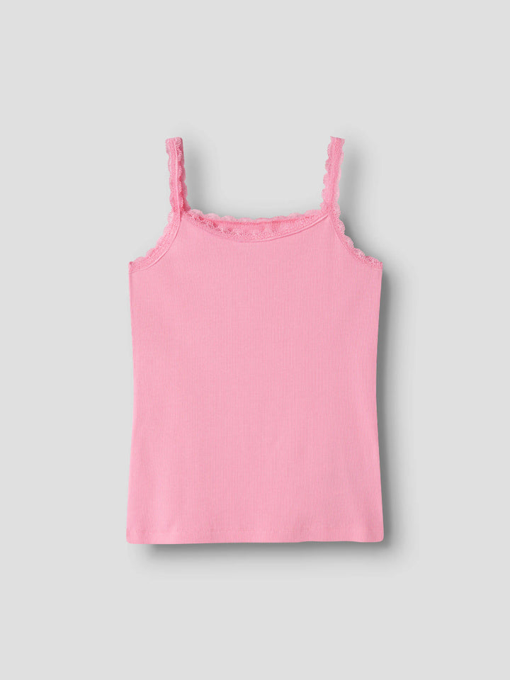 Rosa ribbat linne med smala spets axelband till flicka. Ekologiska barnkläder till flicka från Name it.
NKFHARISA SLIM STRAP TOP
13255450