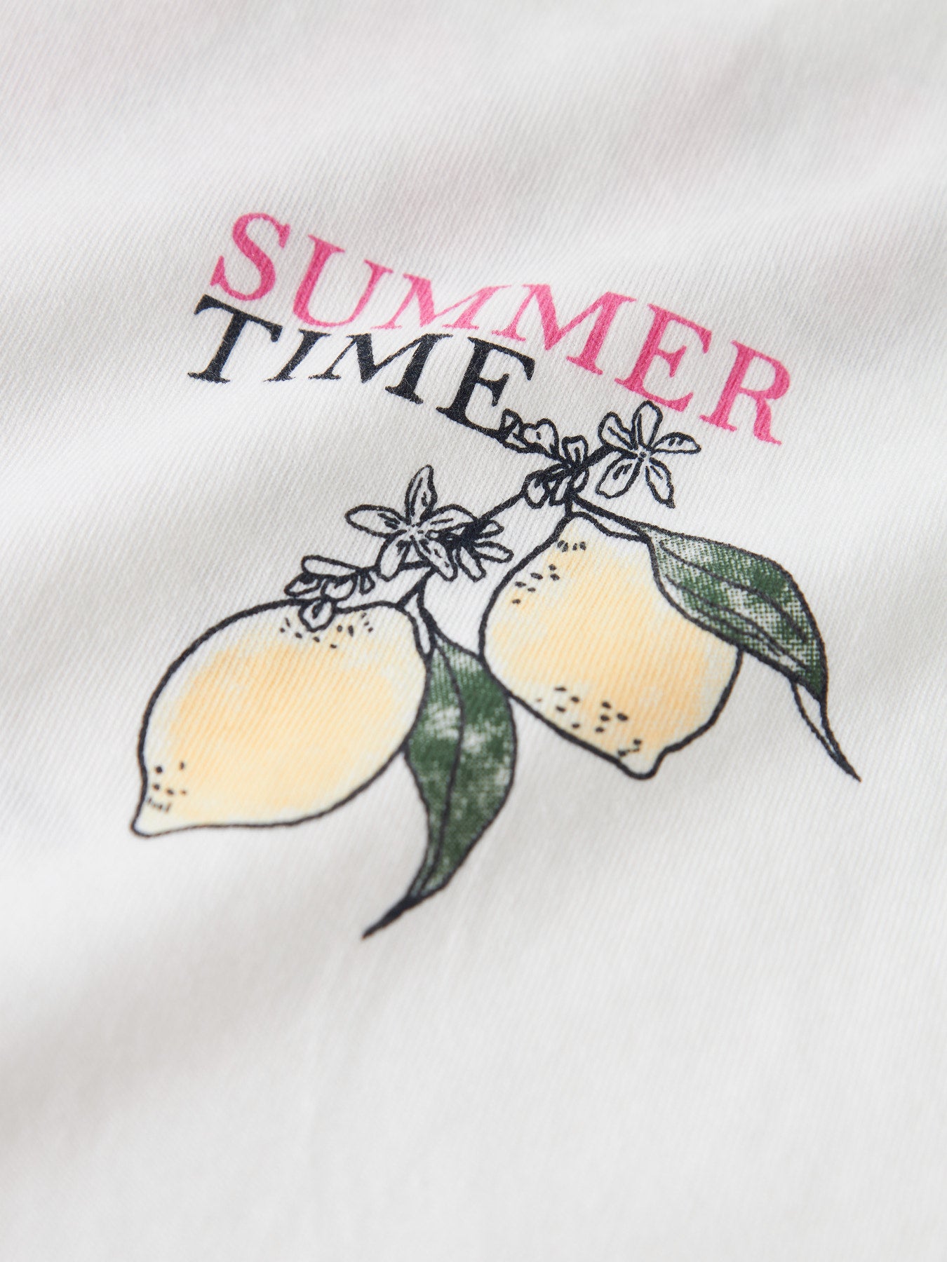 Vit Hawaii t-shirt till flicka. Kortärmad tröja med packprint i ekologisk bomull från Name it.
NKFHANA SS NREG TOP BOX
13255451