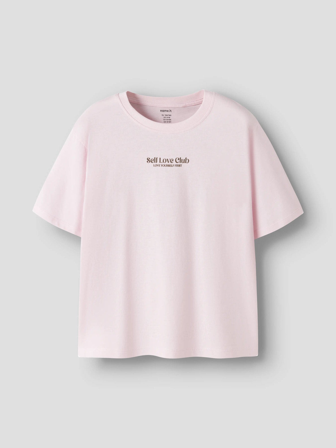 Rosa t-shirt till flicka. Kortärmad tröja med packprint i ekologisk bomull från Name it.
NKFHANA SS NREG TOP BOX
13255451