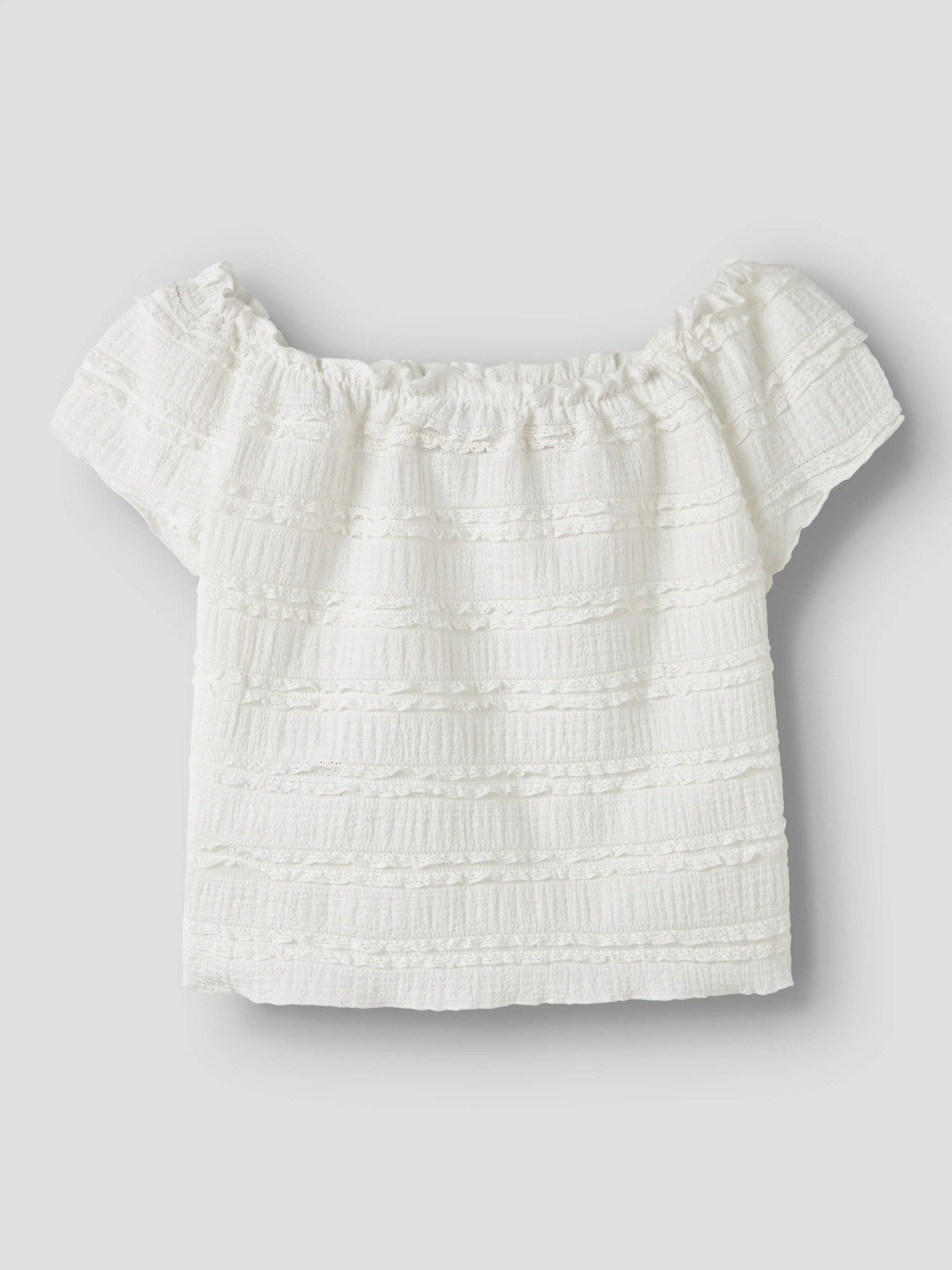 Vit singoalla topp med vid hals som går att dra ner över axeln. Vit blus till ungdom tjej, snygg till matchande kjol eller slitna jeans.
NKFHALDORA SS SHORT TOP
13255464