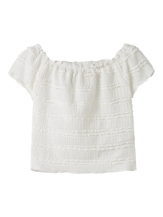 Vit singoalla topp med vid hals som går att dra ner över axeln. Vit blus till ungdom tjej, snygg till matchande kjol eller slitna jeans.
NKFHALDORA SS SHORT TOP
13255464