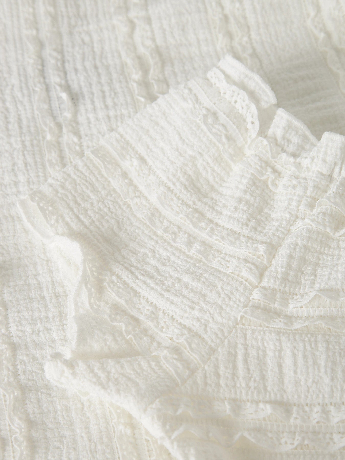 Vit singoalla topp med vid hals som går att dra ner över axeln. Vit blus till ungdom tjej, snygg till matchande kjol eller slitna jeans.
NKFHALDORA SS SHORT TOP
13255464