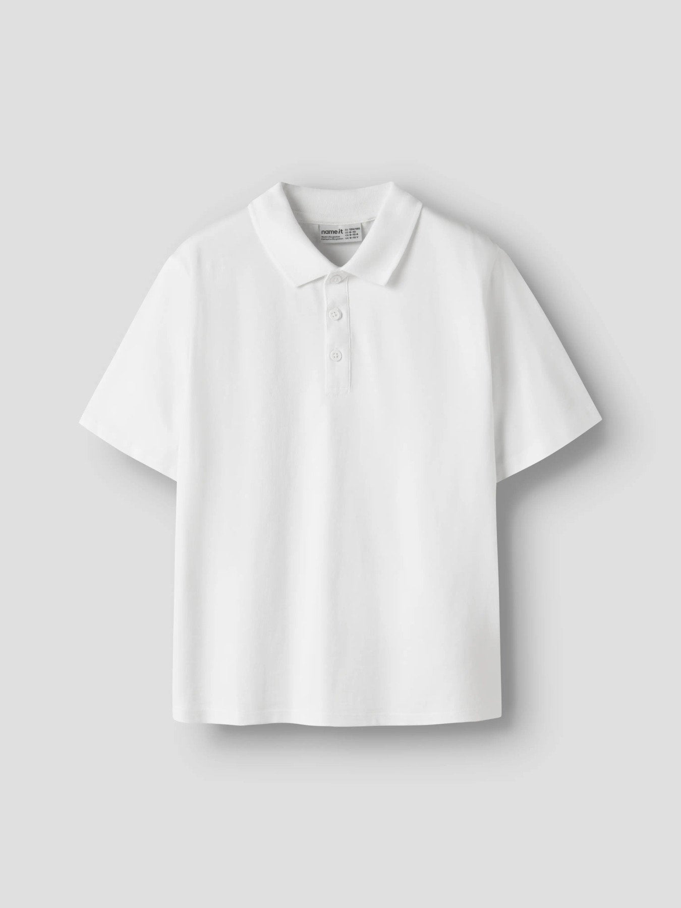Vit enfärgad kortärmad pike tröja till pojke. Piké tröja vit till kille, ekologiska barnkläder från Name it.
NKMKALLY SS NREG POLO&nbsp;
13255471