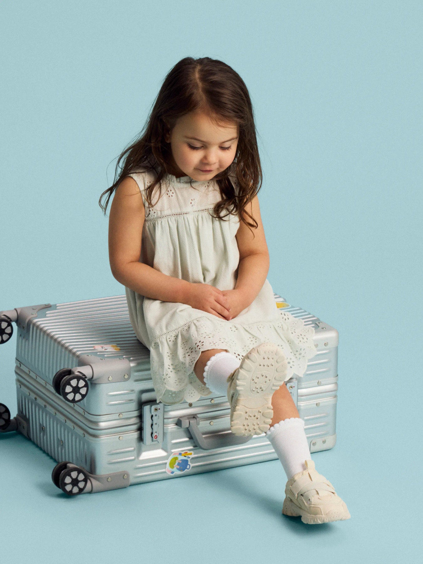 Ljuvlig grön blå klänning utan ärm till flicka. Spetts och volang klänning till flicka från Name it. Vacker lite gammeldags sommar klänning till flicka.
NMFHALCYON SL DRESS
13255544
