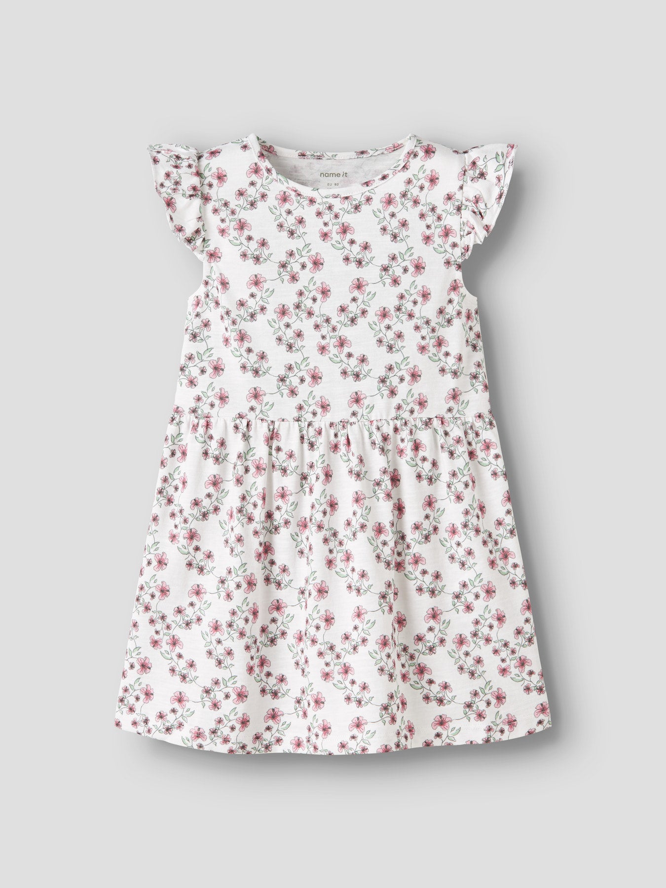 Blommig sommarklänning med volanger, kortärmad klänning till flicka. Ekologiska barnkläder från Name it.
NMFHAILEDO CAP SL DRESS
13255574