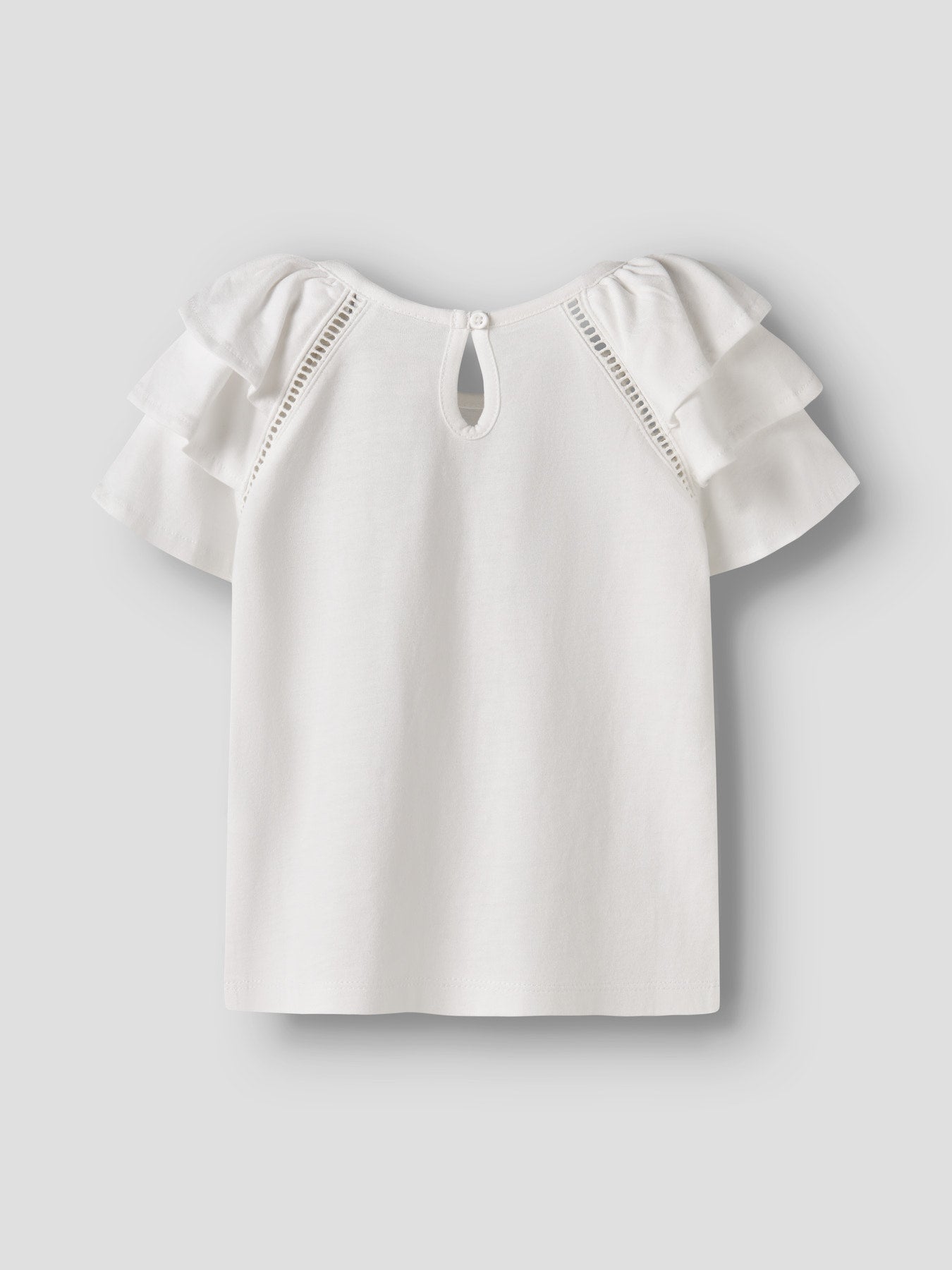 Vit volanger t-shirt till flicka. Söt topp med volanger i ekologisk bomull från Name it. Blus till flicka från Nameit.
NMFHUDA SS TOP
13255577