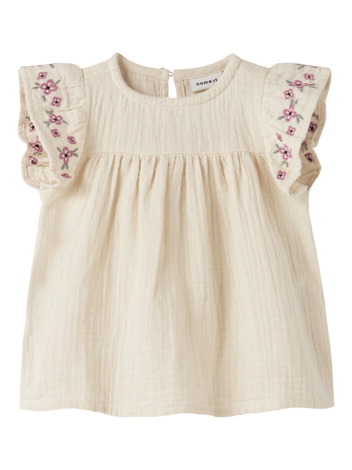 Ljuvlig söt baby klänning med rosa broderade blommor till flicka. Beige bebis klänning lite kortare modell som en tunika. Ekologiska baby kläder från Name it.
NBFHIMMAS SS TUNIC
13255595