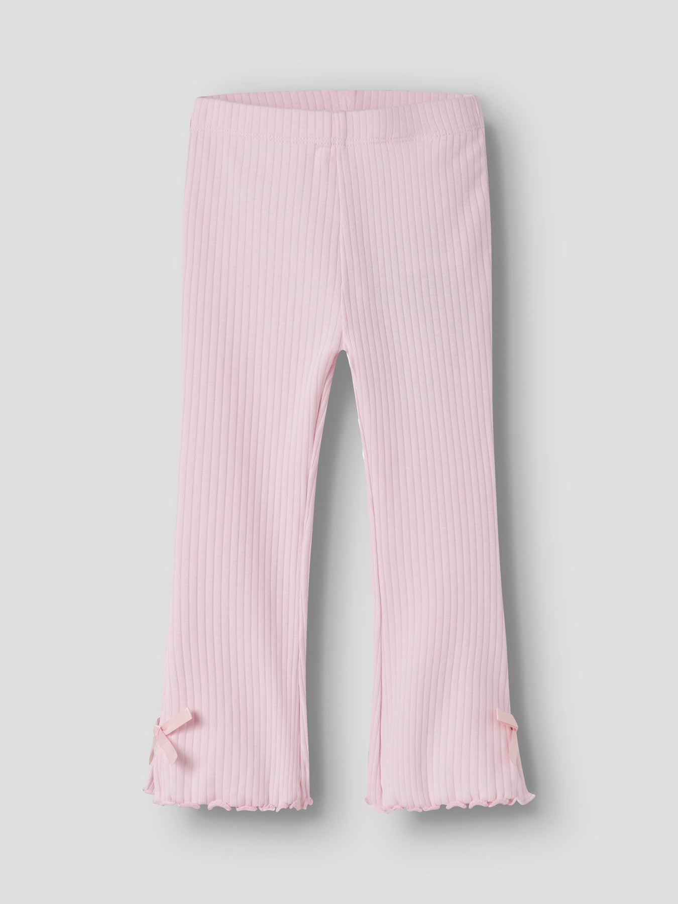 Ljus rosa flared leggings till flicka. Byxor utsvängda med rosetter till flicka från Name it.
NMFHAVELLE FLARED LEGGING
13255607