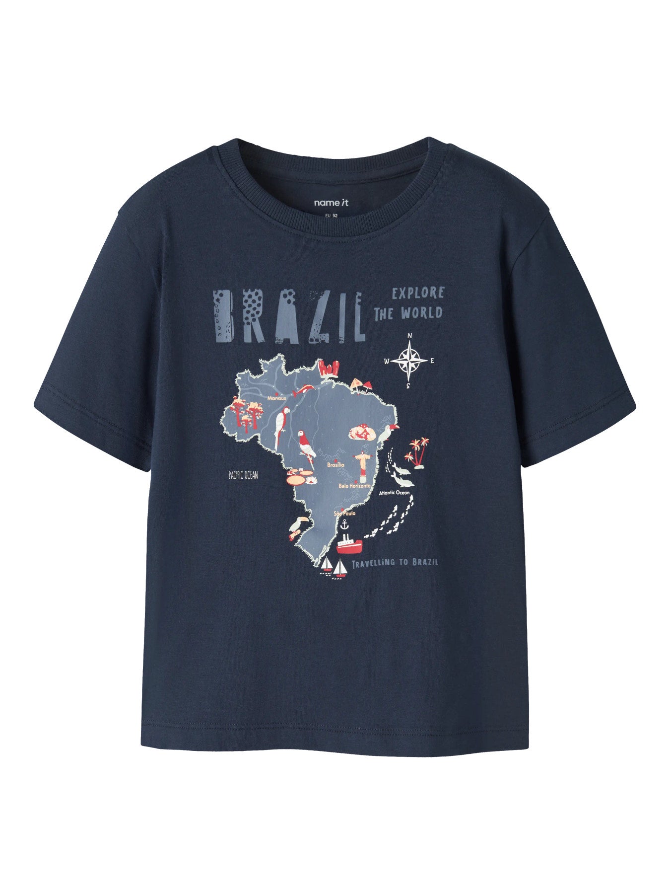 Mörk marin blå kortärmad t-shirt till pojke. T-shirt med Brazil karta, ekologiska barnkläder från Name it.
NMMHAYDE SS NREG TOP BOX
13255657