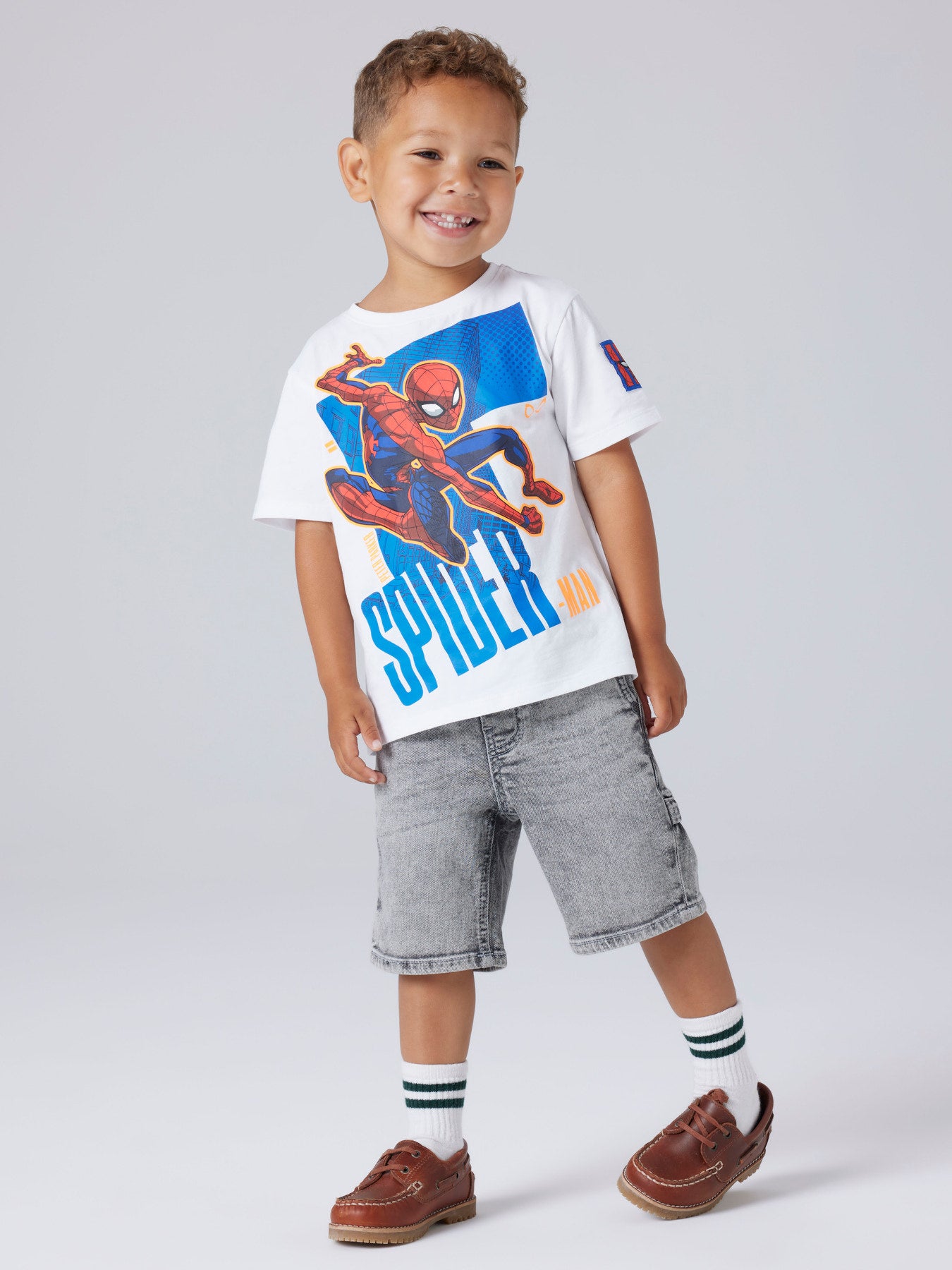 Spider man tröja med Spindelmannen. Kortärmad vit t-shirt till pojke med print av Spiderman. Ekologiska barnkläder från Name it.
NMMAJIT SPIDER NREG SS TOP BOX MAR
13255666