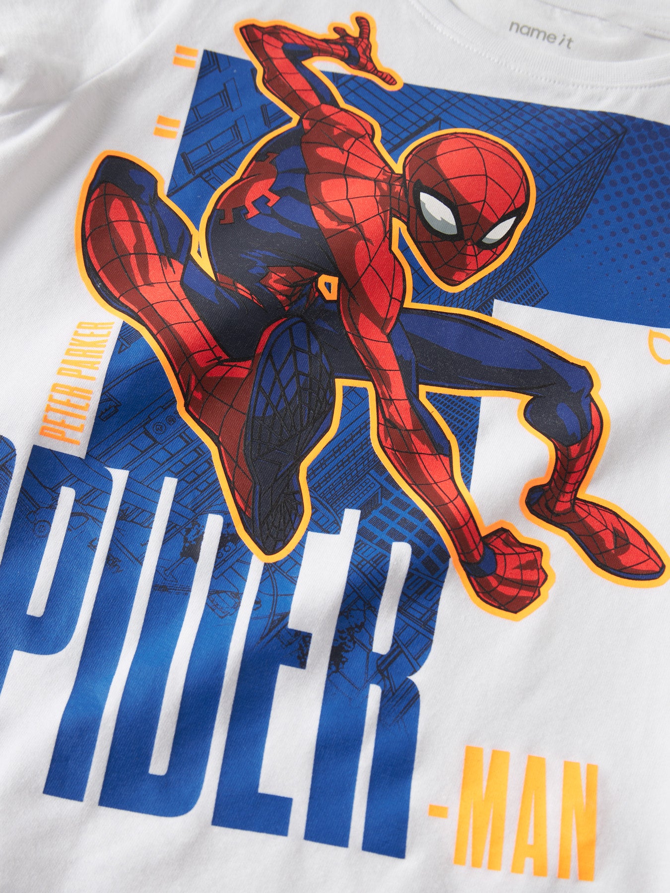 Spider man tröja med Spindelmannen. Kortärmad vit t-shirt till pojke med print av Spiderman. Ekologiska barnkläder från Name it.
NMMAJIT SPIDER NREG SS TOP BOX MAR
13255666