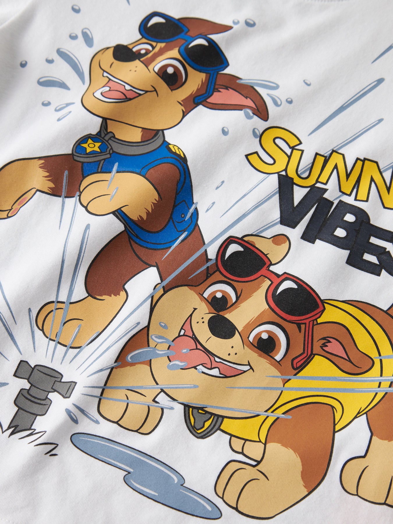 Kul tvit röja med tryck både fram och back print av Paw Patrol hundar. T-shirt till pojke med Paw Patrol från Name it.
NMMMACAS PAW SS NREG TOP CPLG
13255691