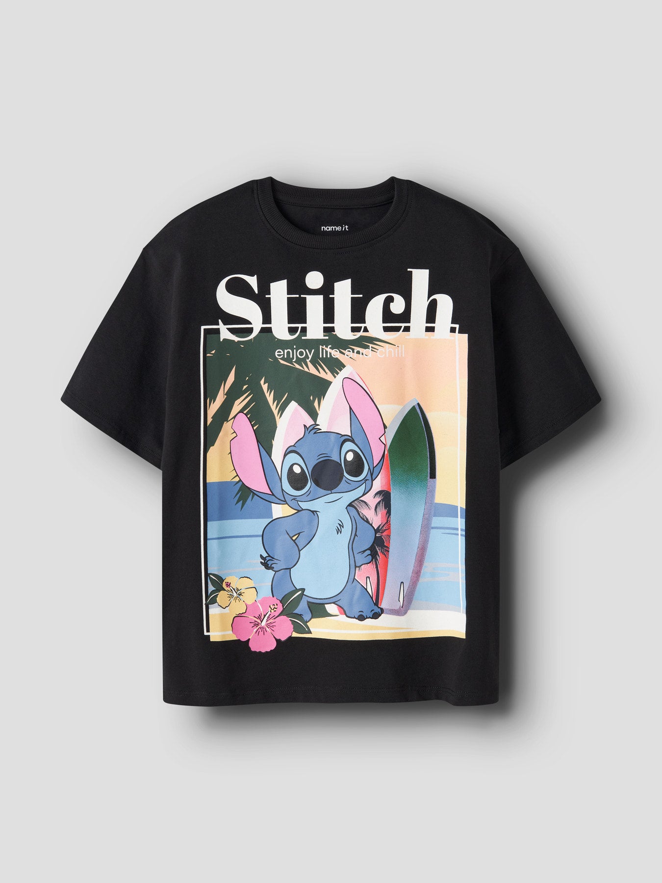Svart t-shirt till flicka med Stitch print. Stitch sommar tröja till flicka från Name it.
NKFAFTINA STITCH SS NREG TOP BOX WDI
13255733 