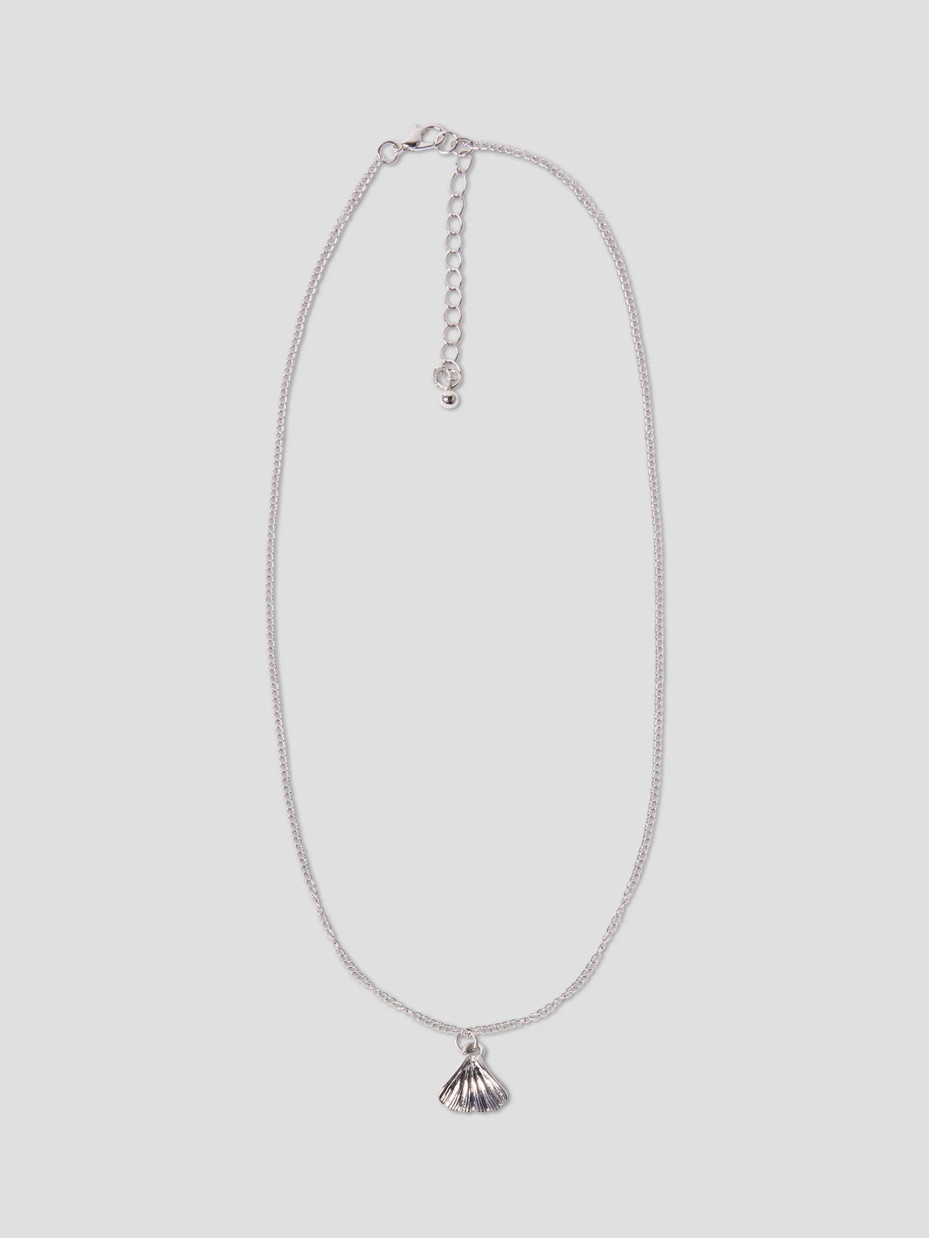 Silver färgat halsband med snäcka till flicka. Tjej smycken till ungdom från LMTD.
NLFFITALE NECKLACE
13255777