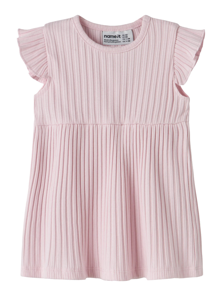 Ljus rosa ribbad baby klänning till flicka från Name it. Söt enfärgad bebis klänning till nyfödd flicka.
NBFHEIDY SS DRESS
13255800
