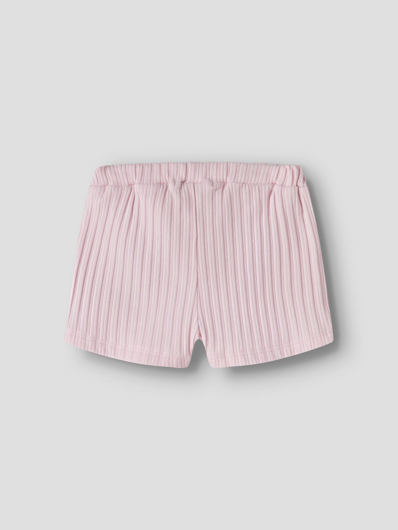 Baby short i ekologisk bomull till bebis flicka. Ljusrosa korta baby short eller blöjbyxa till bebis flicka. Ekologiska baby kläder från Name it.
NBFHEIDY SHORTS
13255802