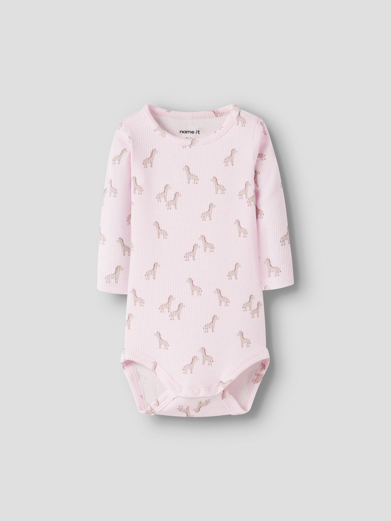 Långärmad baby body till nyfödd bebis flicka. Rosa bodysuit med söta giraffer till baby flicka. Ekologiska bebis kläder från Name it.
NBFHALENA LS BODY BOX
13255805