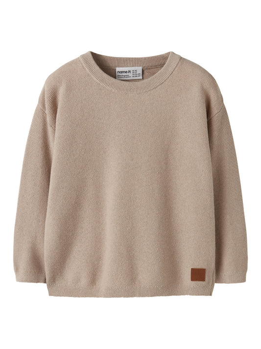 Beige enfärgad stickad tröja till pojke. Unisex tröja som passar pojke och flicka från Name it. Stickad loose fit tröja för en cool look.
NMMHAYES LS LOOSE KNIT
13255885