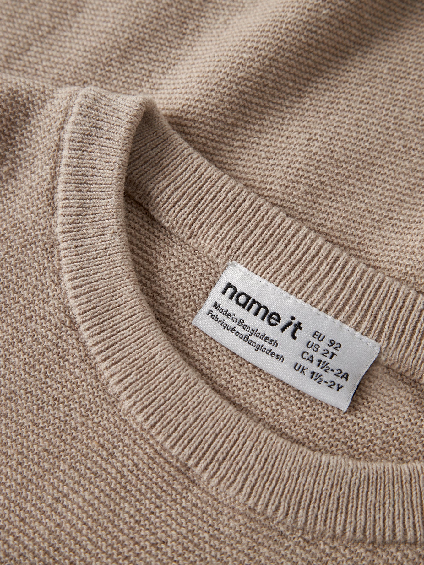 Beige enfärgad stickad tröja till pojke. Unisex tröja som passar pojke och flicka från Name it. Stickad loose fit tröja för en cool look.
NMMHAYES LS LOOSE KNIT
13255885