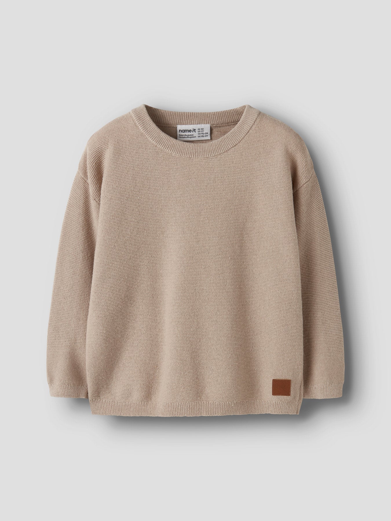 Beige enfärgad stickad tröja till pojke. Unisex tröja som passar pojke och flicka från Name it. Stickad loose fit tröja för en cool look.
NMMHAYES LS LOOSE KNIT
13255885