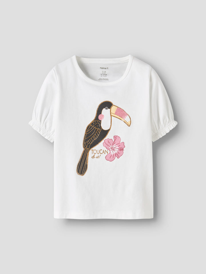 Vit kortärmad topp med glittrande fågel i ekologisk bomull till flicka. T-shirt med djurmotiv till flicka, ekologiska barnkläder från Name it.
NMFHONEIA SS TOP BOX
13255936