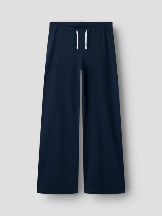 Low waist byxa till ungdom tjej. Vid byxa, låg midja från LMTD till ungdom, barn flicka. 
NLFBENEDICTE CON LW WIDE PANT
13255941