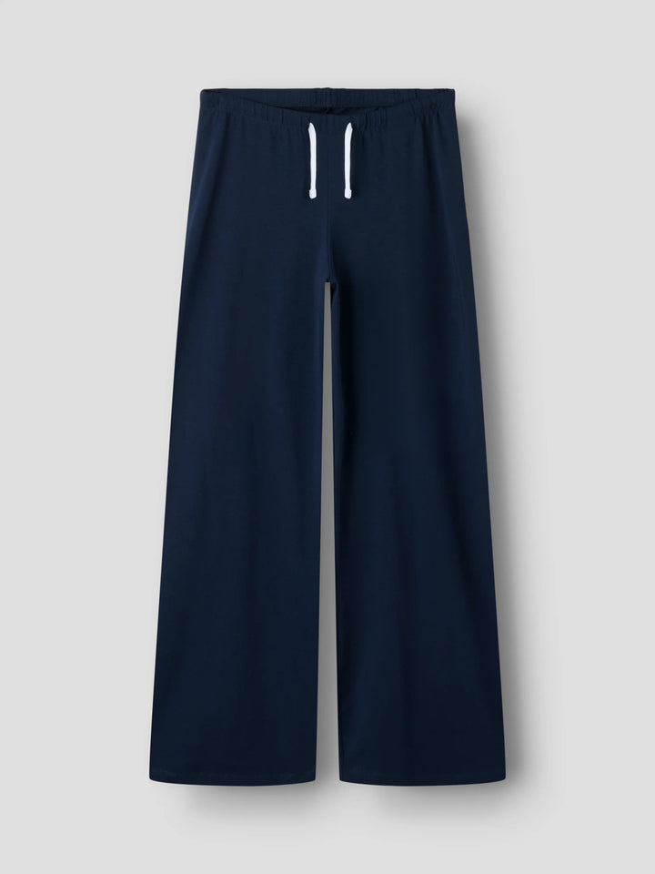 Low waist byxa till ungdom tjej. Vid byxa, låg midja från LMTD till ungdom, barn flicka. 
NLFBENEDICTE CON LW WIDE PANT
13255941